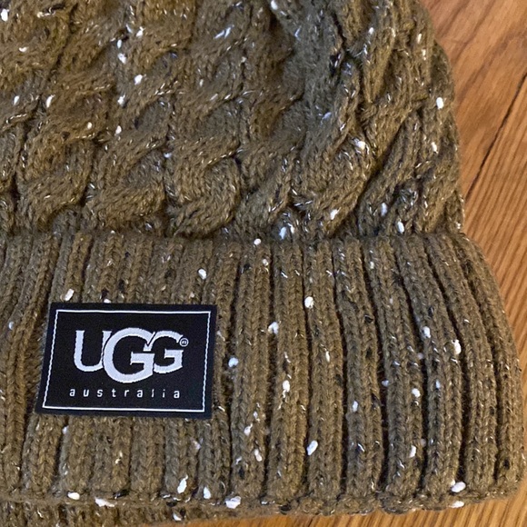 Brown tweed cable stitch Pom Pom hat - Picture 2 of 3